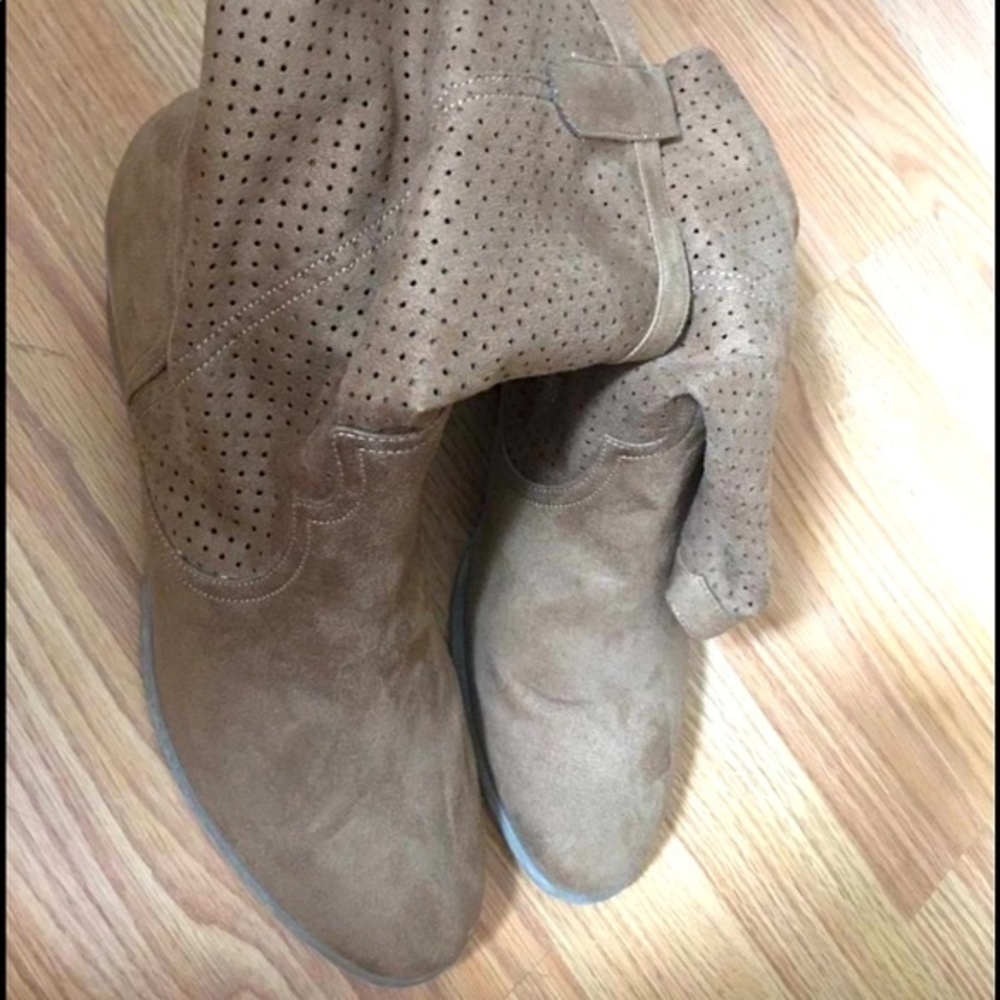 Vintage American Eagle Tan SUEDE Cowboy Boots Perforated Dot Pattern Size 11